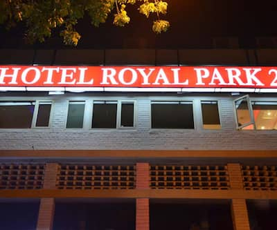 https://imgcld.yatra.com/ytimages/image/upload/t_hotel_yatra_city_desktop/v1479103467/Domestic Hotels/Hotels_Chandigarh/Hotel Royal Park 22/Overview.jpg